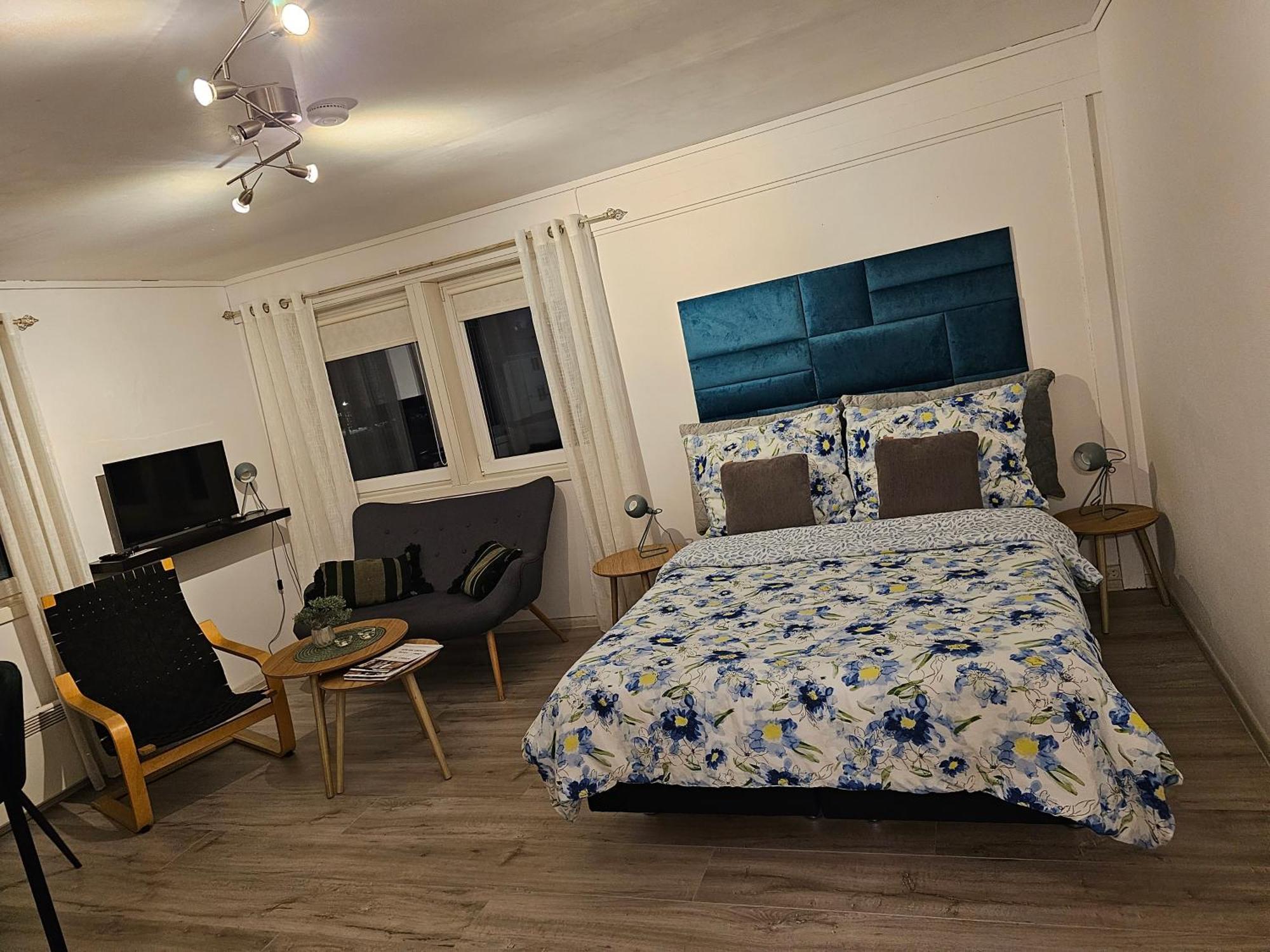 Apartment 4 *
